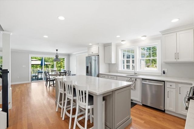 71 Fountain Knoll Ln, Kingston, MA 02364