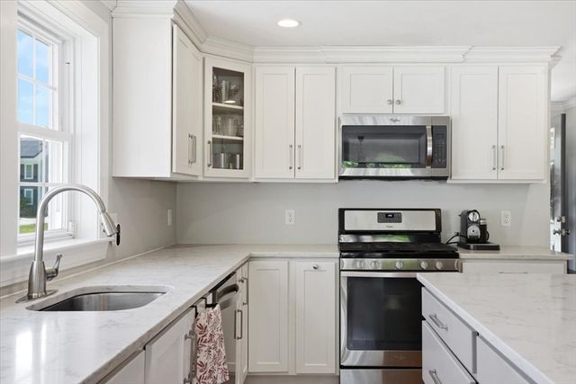 71 Fountain Knoll Ln, Kingston, MA 02364