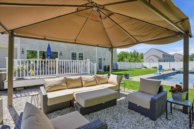 71 Fountain Knoll Ln, Kingston, MA 02364
