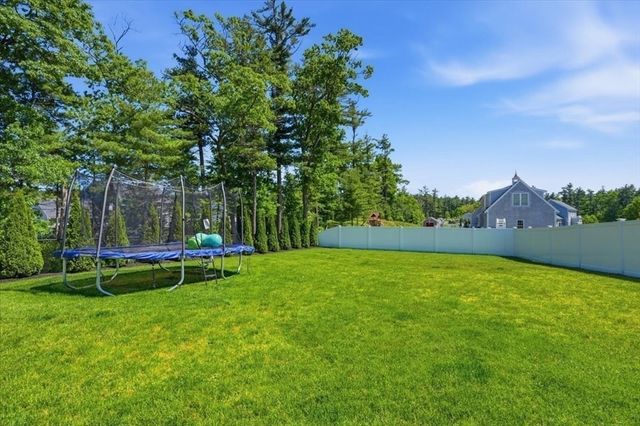 71 Fountain Knoll Ln, Kingston, MA 02364