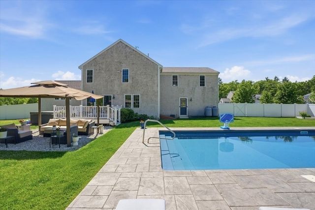 71 Fountain Knoll Ln, Kingston, MA 02364