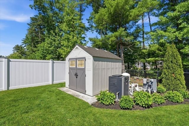 71 Fountain Knoll Ln, Kingston, MA 02364
