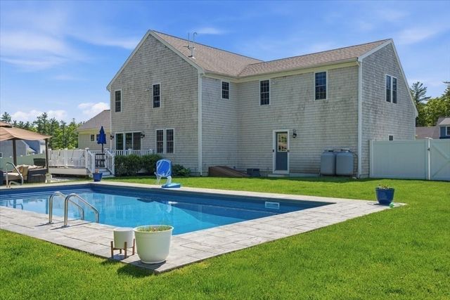 71 Fountain Knoll Ln, Kingston, MA 02364