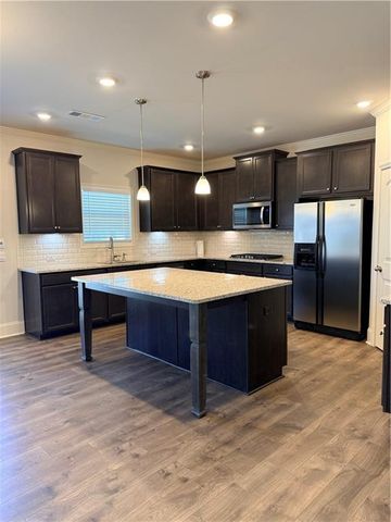 630 Garnet Dr, Acworth, GA 30101