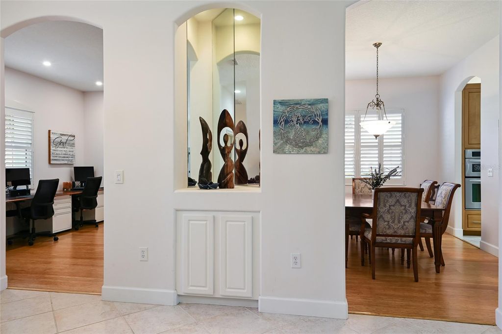 Image 12 of property listing at 6512 WESTWARD PLACE, Bradenton, FL 34201