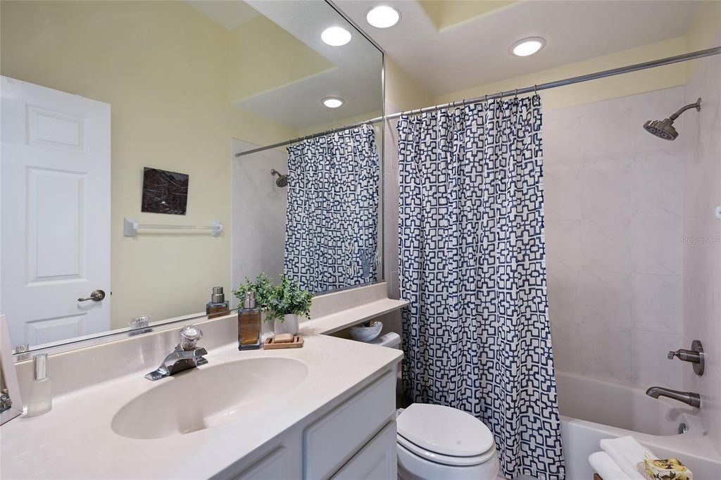 Image 32 of property listing at 6512 WESTWARD PLACE, Bradenton, FL 34201