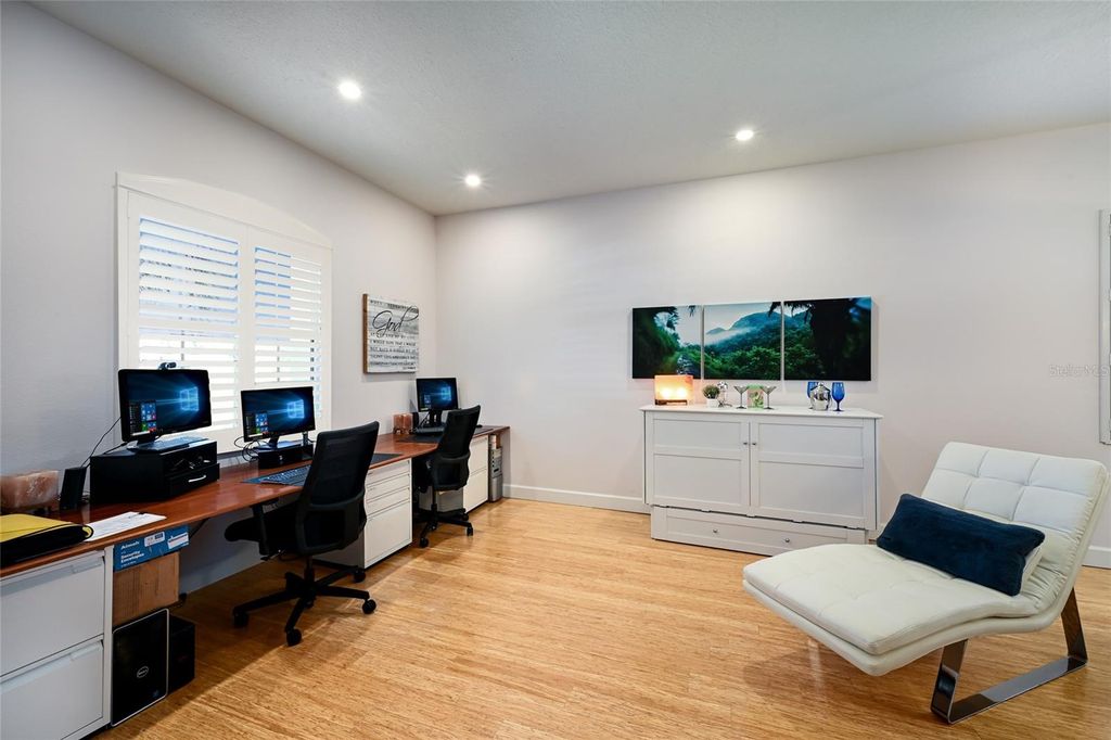 Image 7 of property listing at 6512 WESTWARD PLACE, Bradenton, FL 34201