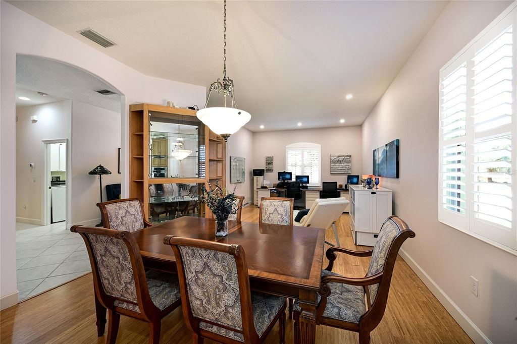 Image 10 of property listing at 6512 WESTWARD PLACE, Bradenton, FL 34201