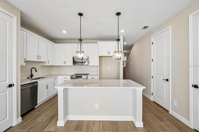 7487 DEER VALLEY CIRCLE, Tampa, FL 33635