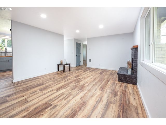 3910 ANDOVER St, Eugene, OR 97404