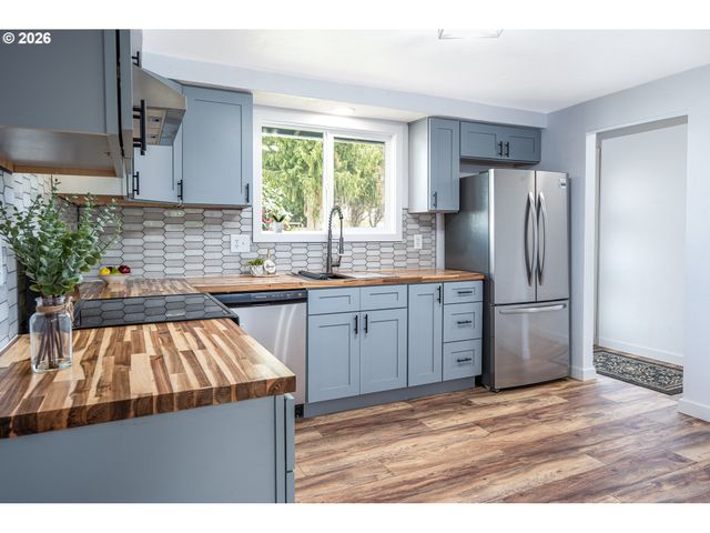 3910 ANDOVER St, Eugene, OR 97404