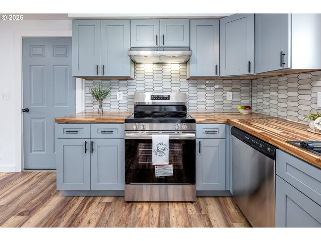 3910 ANDOVER St, Eugene, OR 97404