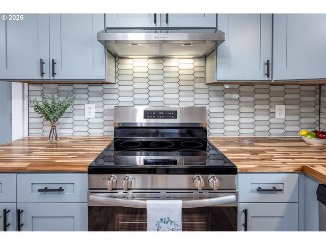 3910 ANDOVER St, Eugene, OR 97404