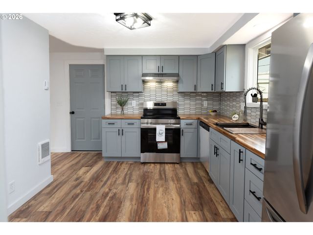 3910 ANDOVER St, Eugene, OR 97404