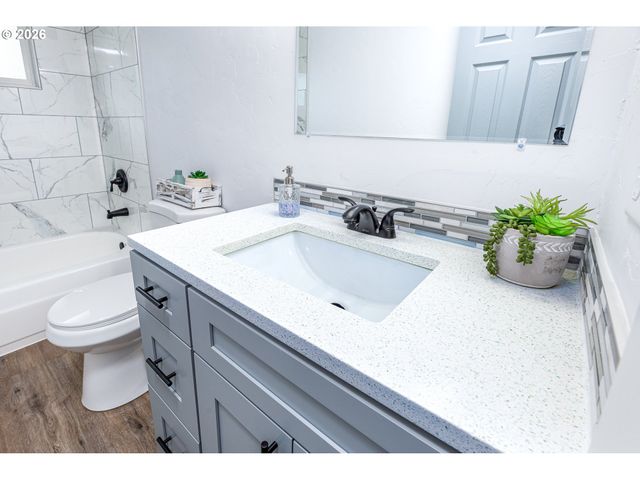 3910 ANDOVER St, Eugene, OR 97404