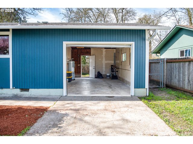 3910 ANDOVER St, Eugene, OR 97404