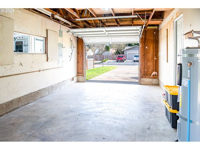 3910 ANDOVER St, Eugene, OR 97404