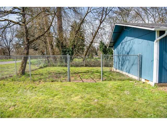 3910 ANDOVER St, Eugene, OR 97404