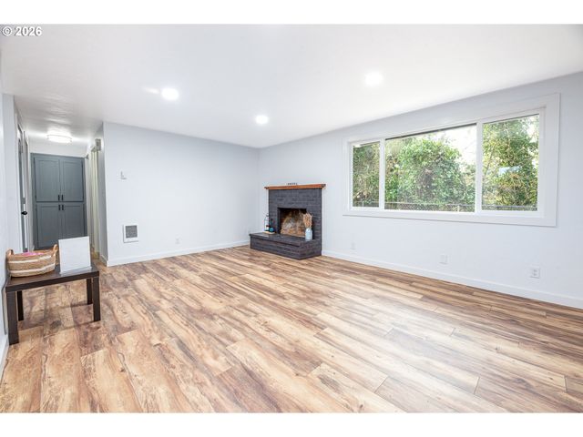 3910 ANDOVER St, Eugene, OR 97404