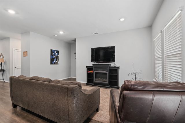 2729 Royal Acres Drive, Denton, TX 76209