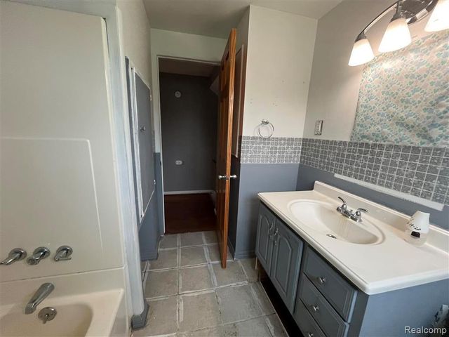 2535 Camel Drive, Sterling Heights, MI 48310