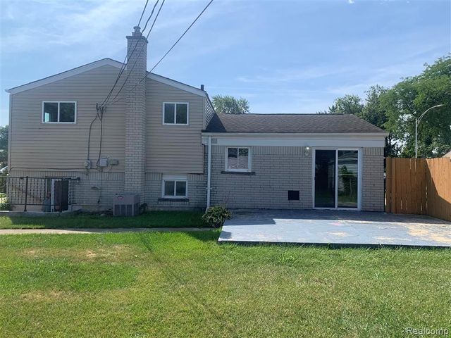2535 Camel Drive, Sterling Heights, MI 48310