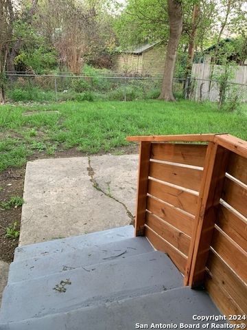 1505 DONALDSON AVE, San Antonio, TX 78228