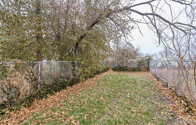 900 N Elm Avenue, Webster Groves, MO 63119