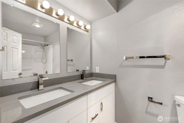 11944 SE 212th Place, Kent, WA 98031