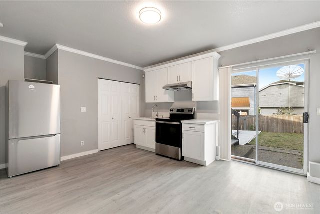 11944 SE 212th Place, Kent, WA 98031