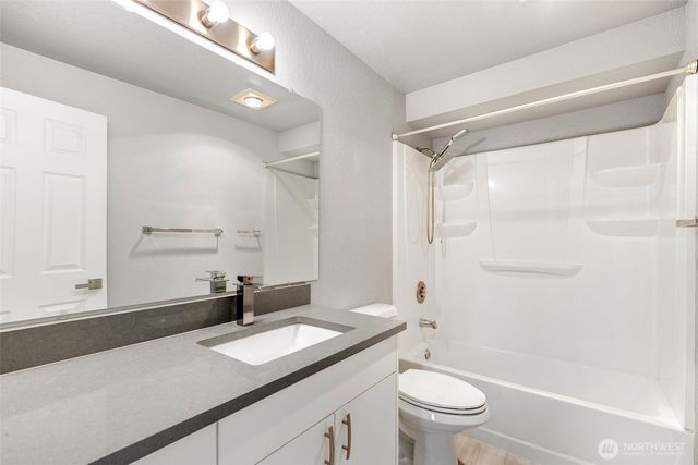 11944 SE 212th Place, Kent, WA 98031