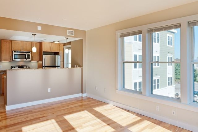 87 New 207, Cambridge, MA 02138