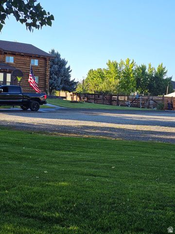 1413 W WEBB LN, Kaysville, UT 84037