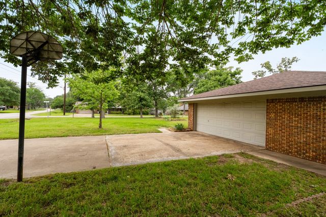 1 Oakridge Circle, Star Harbor, TX 75148