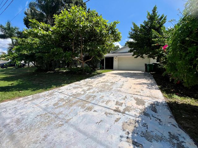 2617 SW Chestnut Lane, Port St Lucie, FL 34953