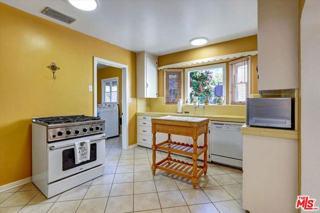 1453 Thompson Avenue, Glendale, CA 91201