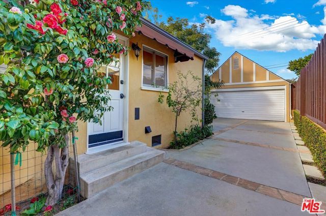 1453 Thompson Avenue, Glendale, CA 91201