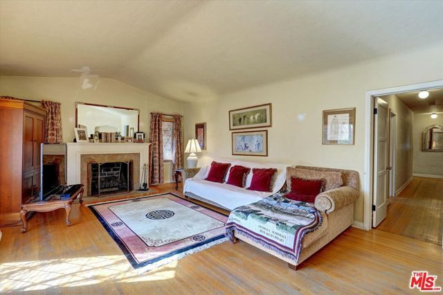 1453 Thompson Avenue, Glendale, CA 91201