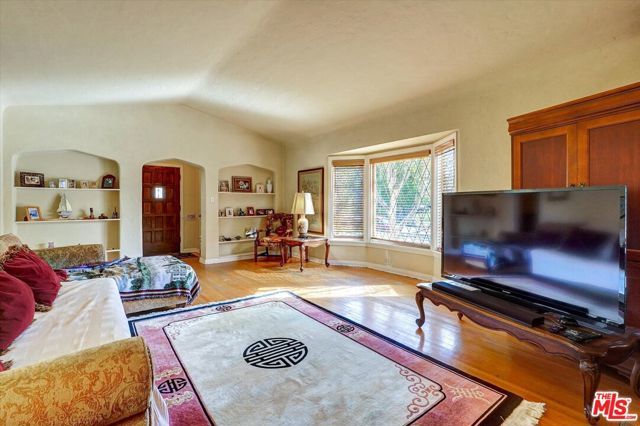 1453 Thompson Avenue, Glendale, CA 91201