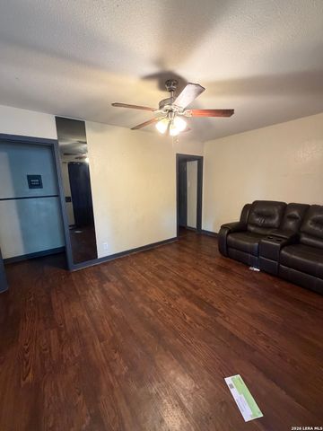538 Como St, San Antonio, TX 78220