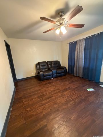 538 Como St, San Antonio, TX 78220