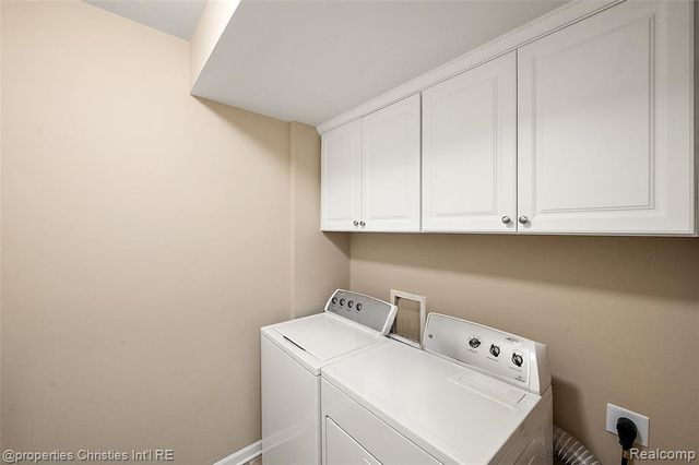 27928 Hopkins Drive, Novi, MI 48377