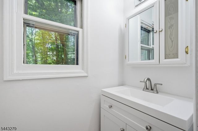 73 Lozier Rd, Mount Olive Twp., NJ 07828