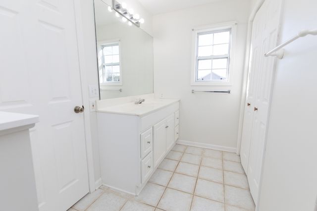 557 Peach Valley Rd, Gallatin, TN 37066