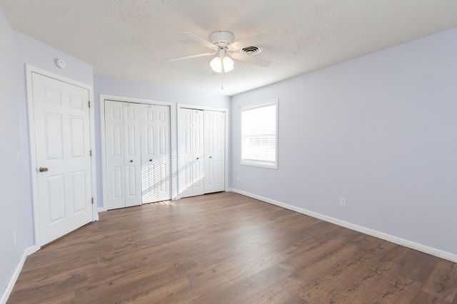 557 Peach Valley Rd, Gallatin, TN 37066