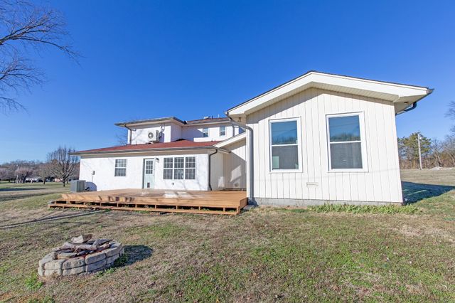 557 Peach Valley Rd, Gallatin, TN 37066