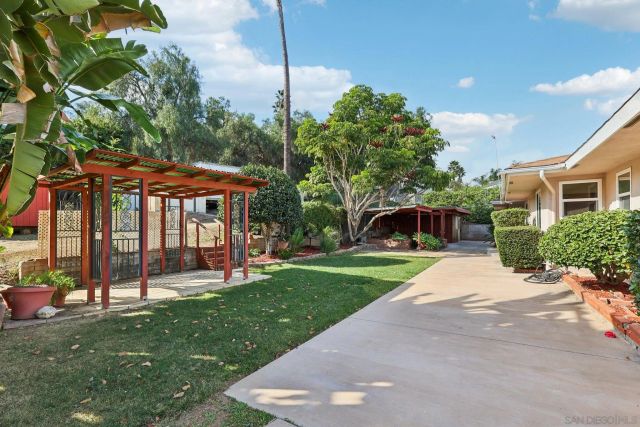 9070 Paradise Park Dr, Lakeside, CA 92040