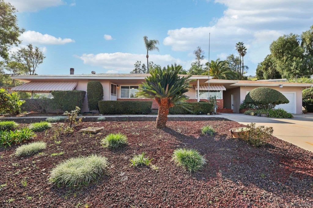 9070 Paradise Park Dr, Lakeside, CA 92040