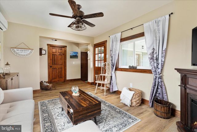 8735 SMITH CREEK RD, New Market, VA 22844