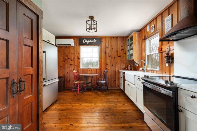 8735 SMITH CREEK RD, New Market, VA 22844